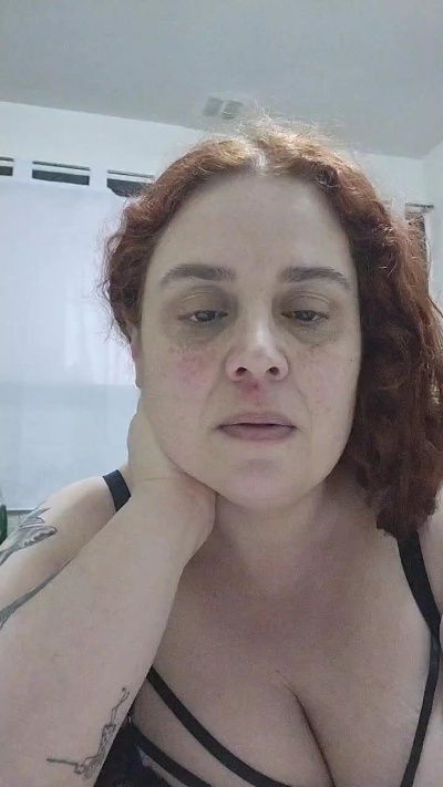Yaya2065 live cam on Cam4