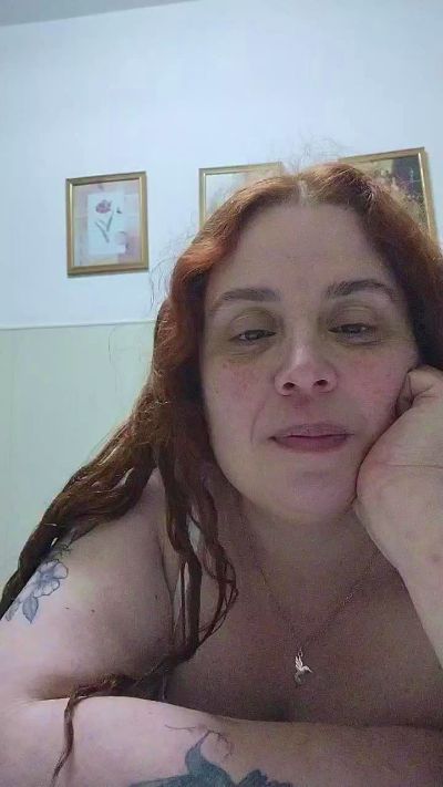 Yaya2065 live cam on Cam4