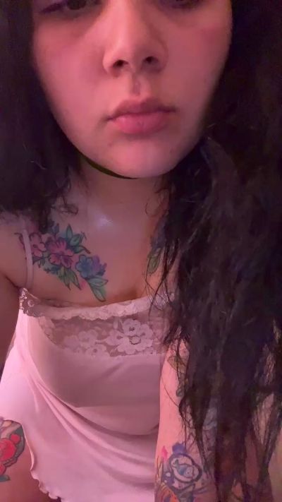 Yazmin22 live cam on Cam4