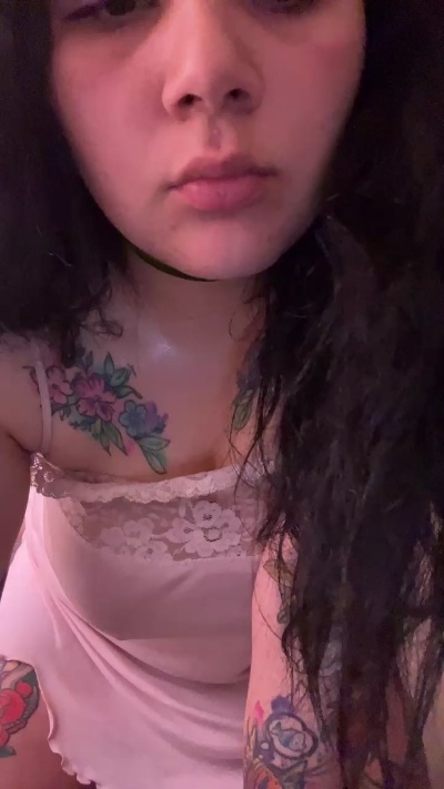 Yazmin22 live cam on Cam4