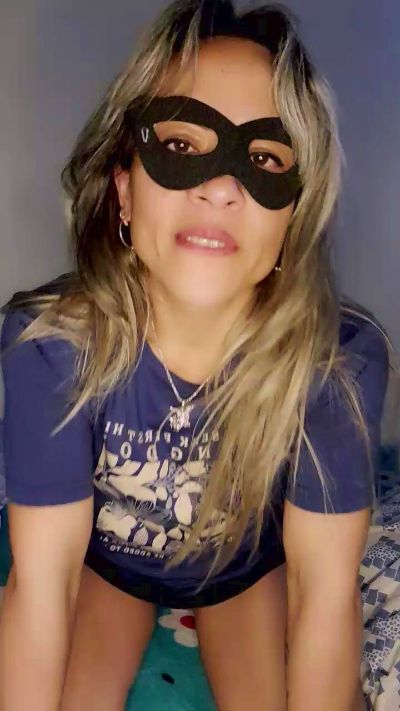Yesenia live cam on Cam4