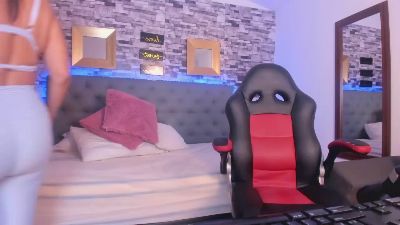 Yeseniaa_25 live cam on Cam4