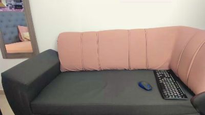 Yeseniaa_25 live cam on Cam4