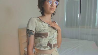 YesseniaMudrick live cam on Cam4