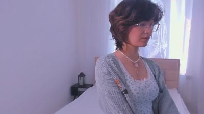 YesseniaMudrick live cam on Cam4