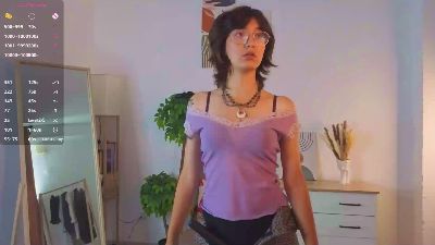 YesseniaMudrick live cam on Cam4