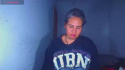 Yessi_rouse live cam on Cam4