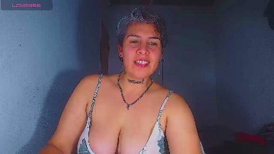 Yessi_rouse live cam on Cam4
