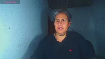 Yessi_rouse live cam on Cam4
