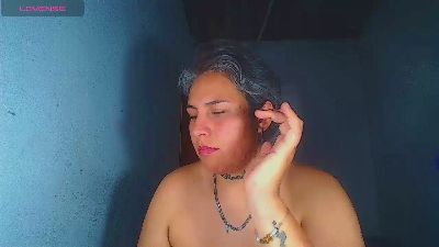 Yessi_rouse live cam on Cam4