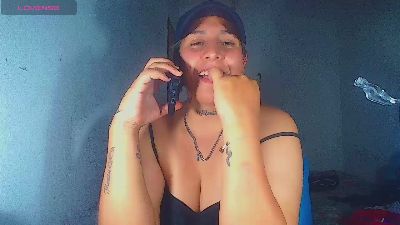 Yessi_rouse live cam on Cam4