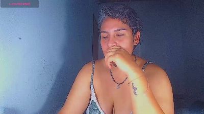 Yessi_rouse live cam on Cam4