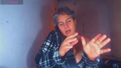 Yessi_rouse live cam on Cam4