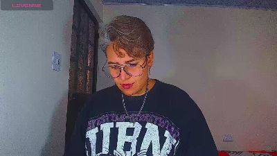 Yessi_rouse live cam on Cam4
