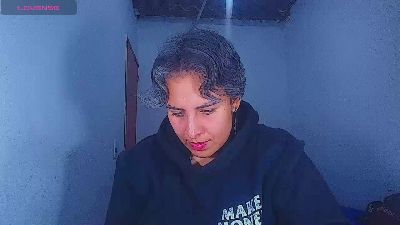 Yessi_rouse live cam on Cam4
