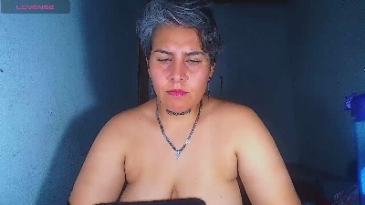 Yessi_rouse live cam on Cam4