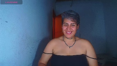 Yessi_rouse live cam on Cam4
