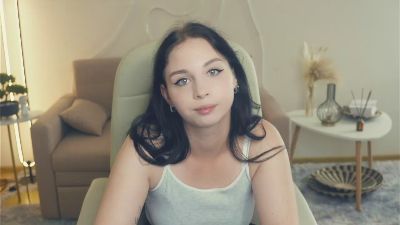 YettaLaugen live cam on Cam4