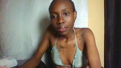 Yiarah1 live cam on Cam4