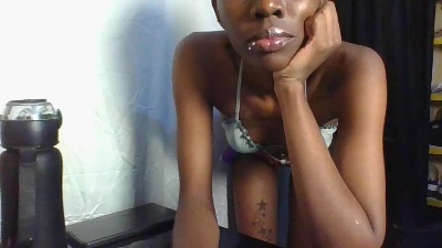 Yiarah1 live cam on Cam4
