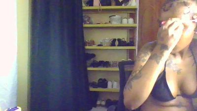 Yiarah1 live cam on Cam4