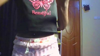 Yiarah1 live cam on Cam4