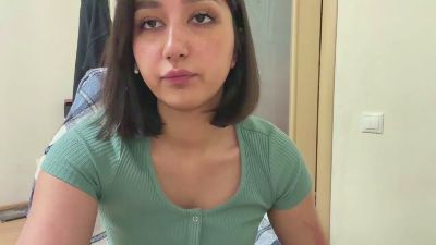 YingPopichak live cam on Cam4