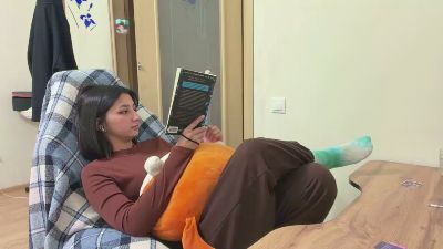 YingPopichak live cam on Cam4