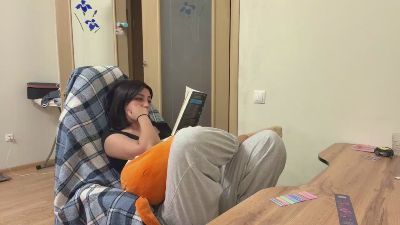 YingPopichak live cam on Cam4