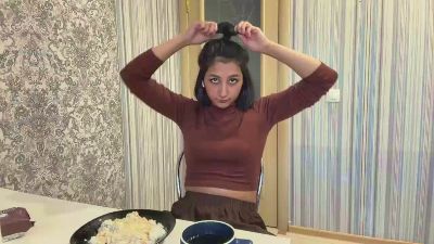 YingPopichak live cam on Cam4