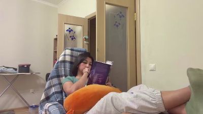 YingPopichak live cam on Cam4