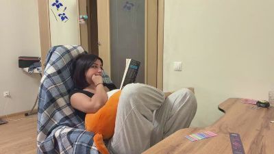 YingPopichak live cam on Cam4