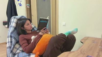 YingPopichak live cam on Cam4
