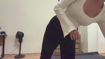 YingPopichak live cam on Cam4