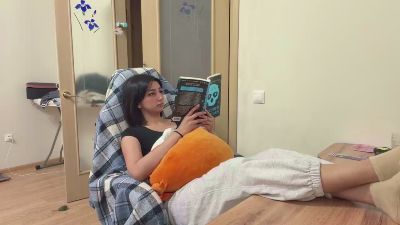 YingPopichak live cam on Cam4