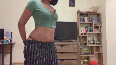 YingPopichak live cam on Cam4