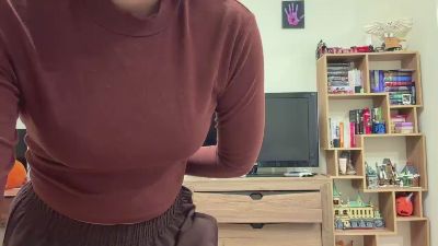 YingPopichak live cam on Cam4