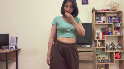 YingPopichak live cam on Cam4
