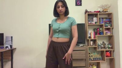 YingPopichak live cam on Cam4