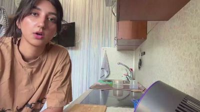 YingPopichak live cam on Cam4