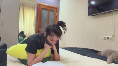 YingPopichak live cam on Cam4