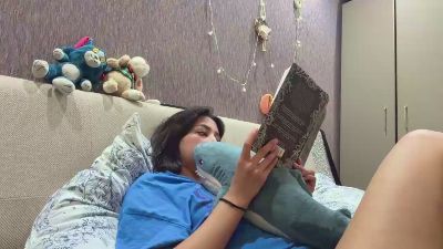 YingPopichak live cam on Cam4