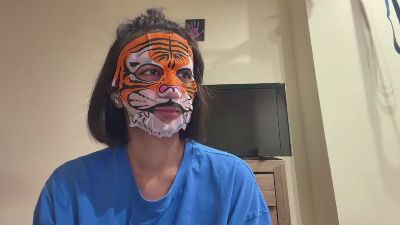YingPopichak live cam on Cam4