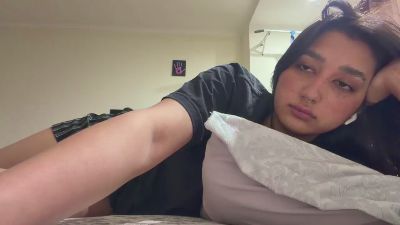 YingPopichak live cam on Cam4