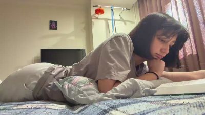 YingPopichak live cam on Cam4