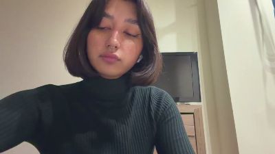 YingPopichak live cam on Cam4
