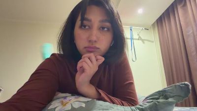 YingPopichak live cam on Cam4