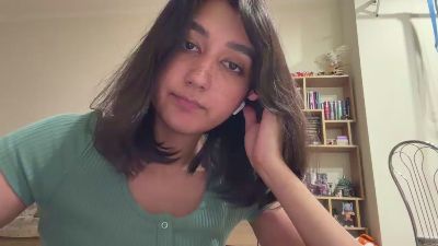 YingPopichak live cam on Cam4