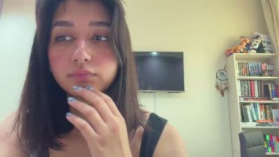YingPopichak live cam on Cam4