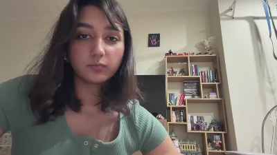 YingPopichak live cam on Cam4